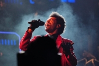 ¡Se quedó sin voz! Tras cantar dos canciones “The Weeknd” cancela concierto en vivo