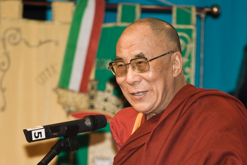 Piden arrestar al Dalái Lama por abuso infantil