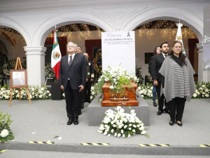 En Casa Aguayo, preside AMLO homenaje póstumo al gobernador Miguel Barbosa Huerta