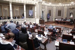 El Congreso del Estado recibe reforma de Sergio Salomón para regular la venta de alcohol en Puebla