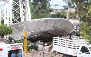 Dos muertos por desplome de tanque de agua elevado en Texmelucan Puebla
