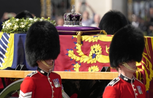 Procesión del féretro de Reina Isabel II desde Buckingham a Westminster