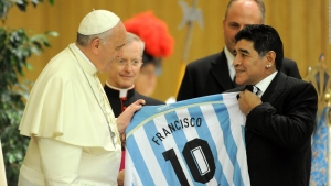 Lamenta Papa Francisco partida de Maradona