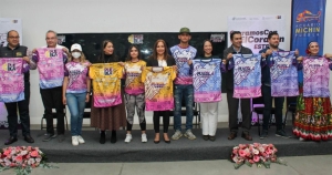 Presenta INPODE playera y medalla conmemorativa del &quot;Maratón Puebla 2022&quot;