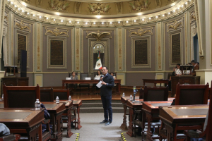 Estudiantes de la Mixteca visitan el Congreso del Estado