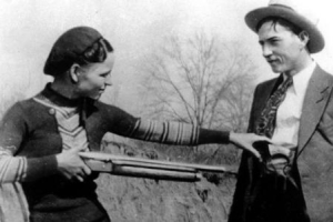 1934 En los Estados Unidos, la policía mata a Bonnie y Clyde, ¿Conoces la historia de los amantes?