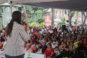 Ariadna Ayala festeja a mamis atlixquenses