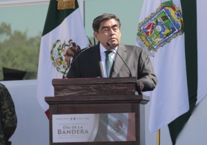 Bandera de México, símbolo que inspira para acabar con corrupción y desigualdad: MBH