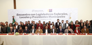 Mantiene Céspedes Peregrina agenda de gobernabilidad; sostiene reunión con legisladores y ediles