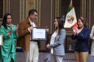 Congreso del Estado entrega reconocimiento a única científica poblana colaboradora de la NASA