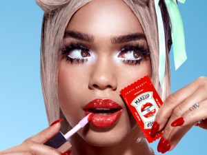 Fenty Beauty ha lanzado una colaboración de maquillaje inspirada en la Ketchup