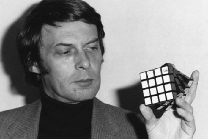 1974 Erno Rubik crea el famoso cubo de Rubik: El origen, la magia tridimensional