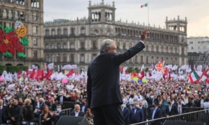 &quot;Que se vayan al carajo&quot;, defiende AMLO sus programas sociales