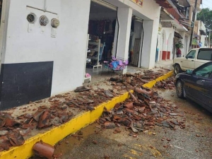 Sismo de magnitud 7.7 deja como saldo dos muertos, y al menos 10 heridos