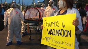 Médicos marcha a nivel nacional para exigir vacuna contra COVID-19