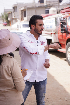 Toño López realiza acciones complementarias en diversas colonias de Puebla