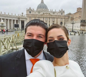 Samuel García y Mariana Rodríguez visitan al Papa Francisco