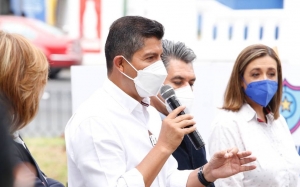 Eduardo Rivera reconoce labor de médicos durante pandemia