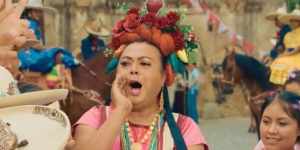 “Lady tacos de canasta” se lanza al mundo artístico y debuta en video musical de Ana Bárbara