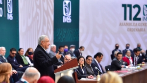 AMLO ampliará IMSS Bienestar para garantizar derecho a la salud