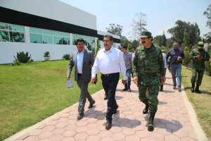 Asiste Sergio Salomón a pase de revista de elementos del Ejército Mexicano para desfile del 5 de mayo