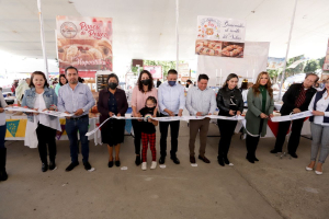 INAUGURA MUNDO TLATEHUI LA FERIA DE LA ROSCA 2023