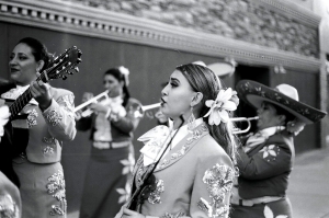 Mariachi Flores Mexicanas: 15 mujeres que unen sus voces al son de México