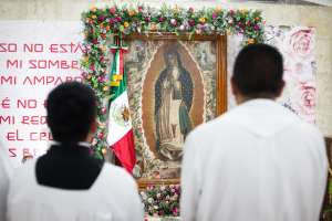 Fieles desbordan fervor y agradecen favores a la virgen de Guadalupe