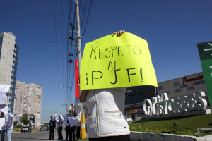 Siguen las protestas de trabajadores de PJF por fidecomisos