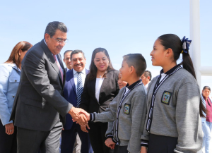 Trabajo en equipo entre docentes y padres de familia, esencial para éxito académico de estudiantes: Sergio Salomón