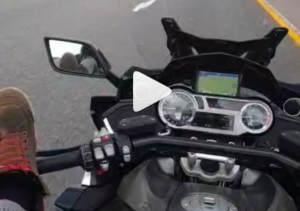 Youtuber se mata tras conducir su moto con los pies