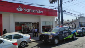 ¡La delincuencia no para! Delincuentes asaltan banco Santander en colonia Mirador en Puebla