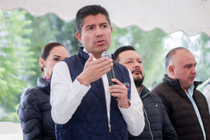 Eduardo Rivera les advierte a habitantes de La Resurrección que “No vamos a negociar la ley”