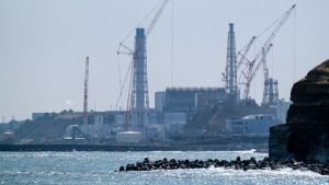 China desafía a funcionario japonés beber agua de Fukushima