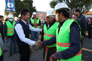 EDUARDO RIVERA ARRANCA PAVIMENTACIÓN DE CALLE ROSALES EN SANTA CATARINA COATEPEC