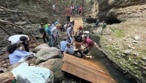 Puente colgante colapsó porque alguien brincó, declara alcalde de Cuernavaca