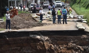 Tramo de carretera colapsa en Tlatlauquitepec Puebla