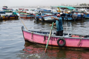 Derrame petrolero en Perú contabiliza 21 playas contaminadas