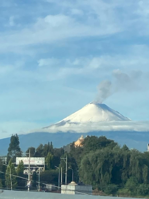 El Popocatépetl e Iztaccíhuatl amanecen cubiertos de nieve