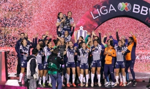 Rayadas alza su segundo título de la Liga MX femenil