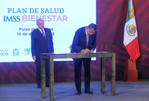 Céspedes y AMLO firman convenio de IMSS- Bienestar