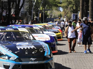 Recibe Puebla por primera vez el Nascar Parade