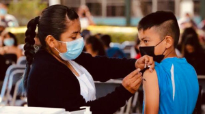 Anuncia Salud vacunación contra COVID-19 para menores de 5 a 11 años en 94 municipios
