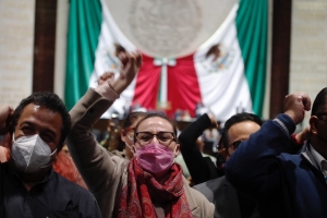 ¡Libertad de prensa! Piden periodistas en el Senado y pleno de San Lázaro