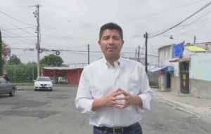 Eduardo Rivera Pérez recorre calles que serán intervenidas con programa ciudad de 10