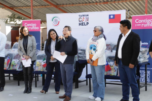 NIÑAS Y NIÑOS DE SANTA CRUZ XONACATEPEC EN PUEBLA CAPITAL RECIBEN DONATIVO DE MOCHILAS Y ÚTILES ESCOLARES