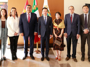 Estrecha gobernador Sergio Salomón lazos Bilaterales con embajadores de China y Unión Europea