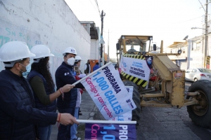 Eduardo Rivera arranca obras de construcción de pavimento en mayorazgo