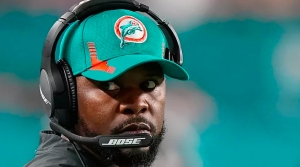 Ex entrenador de Miami Dolphins demanda a la NFL