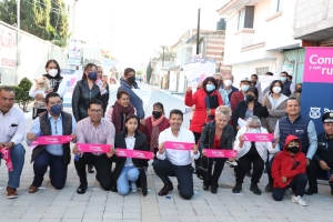 Entrega ayuntamiento de Puebla calles en Loma Linda del programa &quot;Construyendo Contigo&quot;